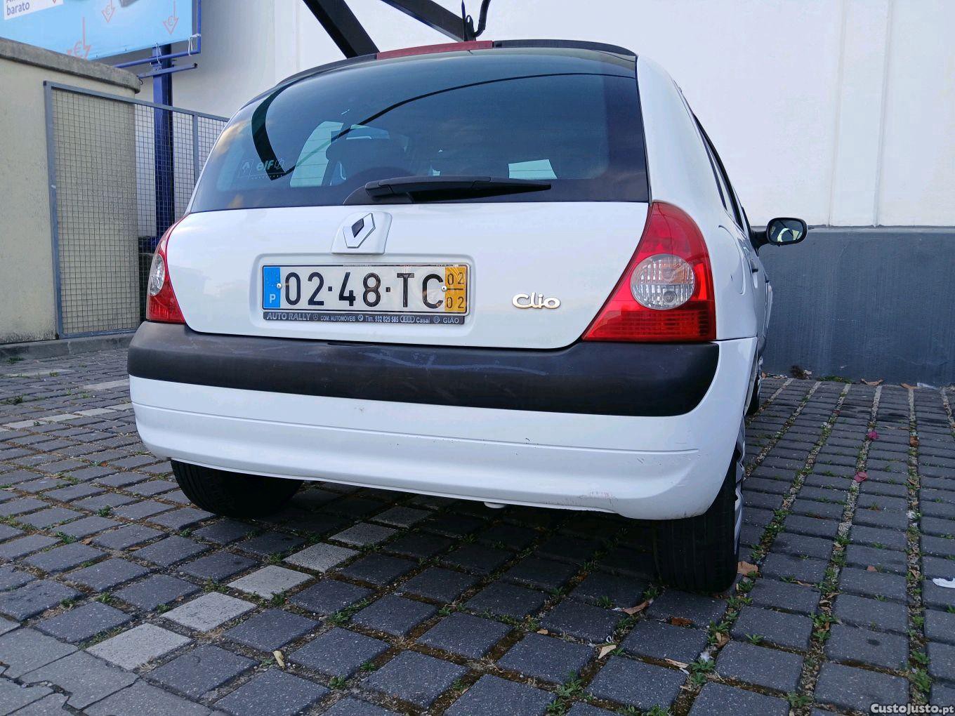 Renault Clio 1200 cm3 de 2002 — fotografia 8