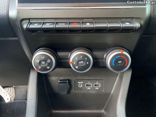 Renault Clio 1.0 TCe Evolution — fotografia 11
