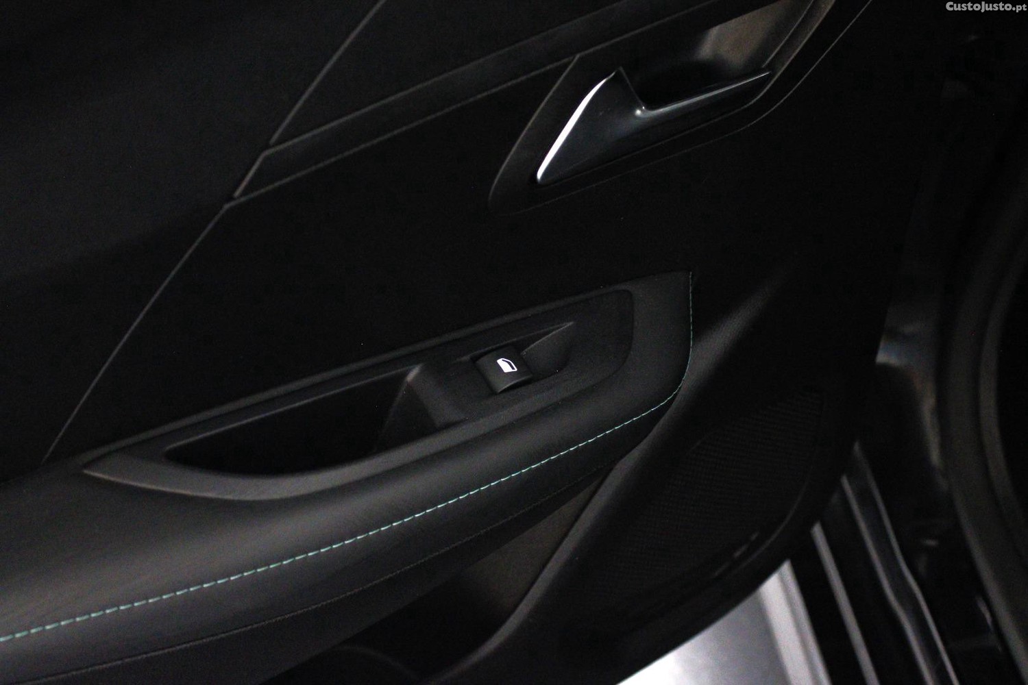 Peugeot 208 1.5 BHDI ALLURe — fotografia 6