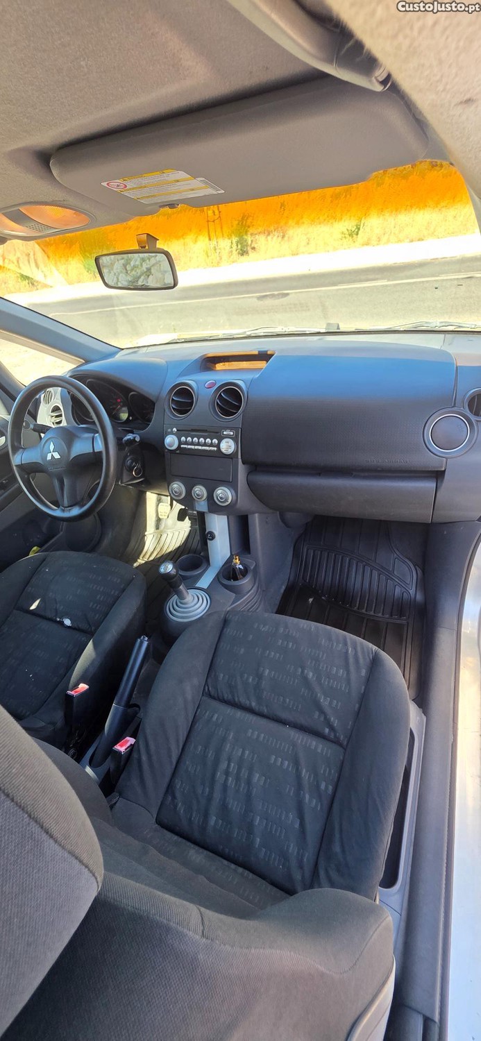 Mitsubishi Colt 1.1+AC — fotografia 4