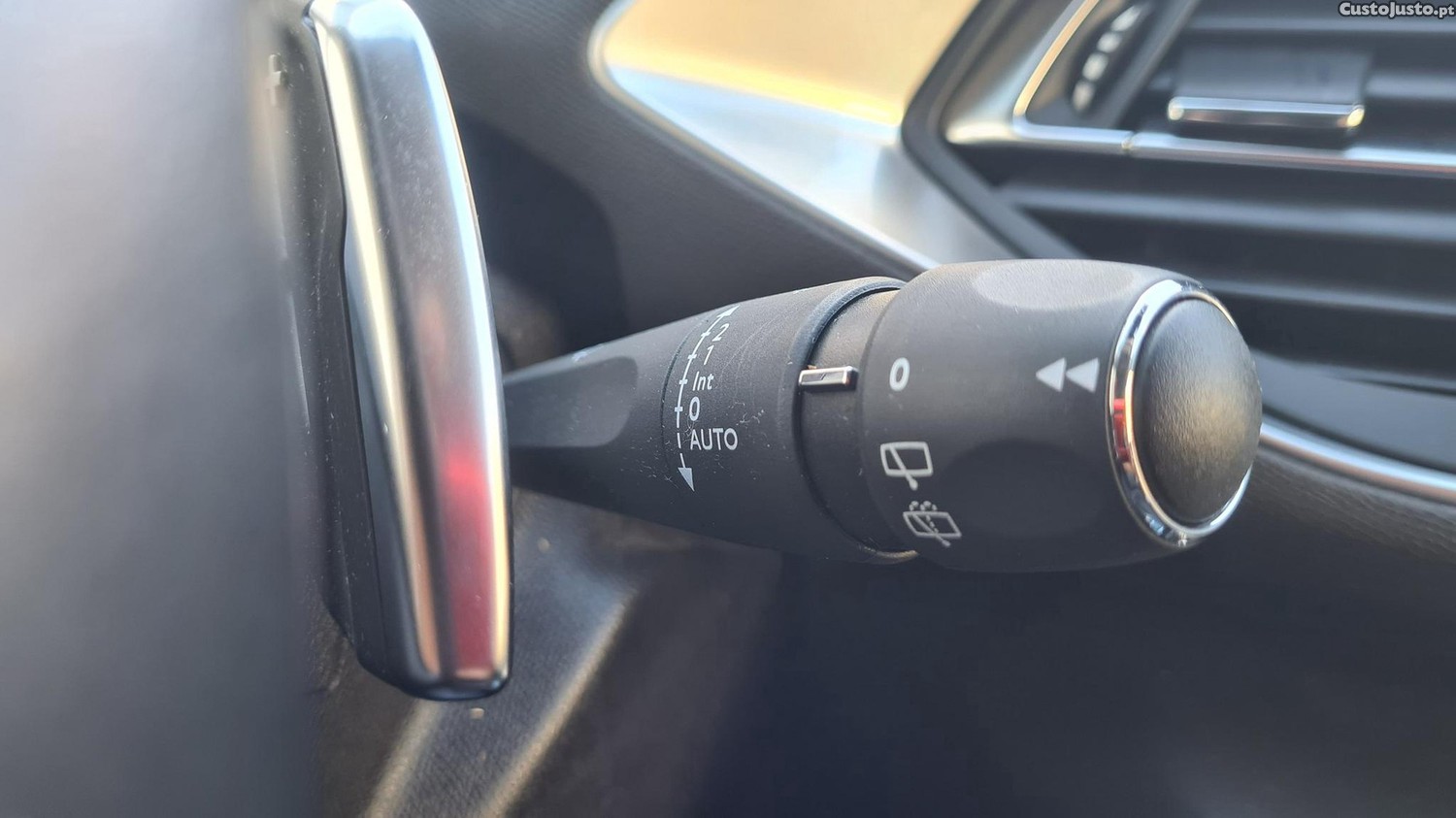 Peugeot 308 SW 1.5 BlueHDi Allure — fotografia 14