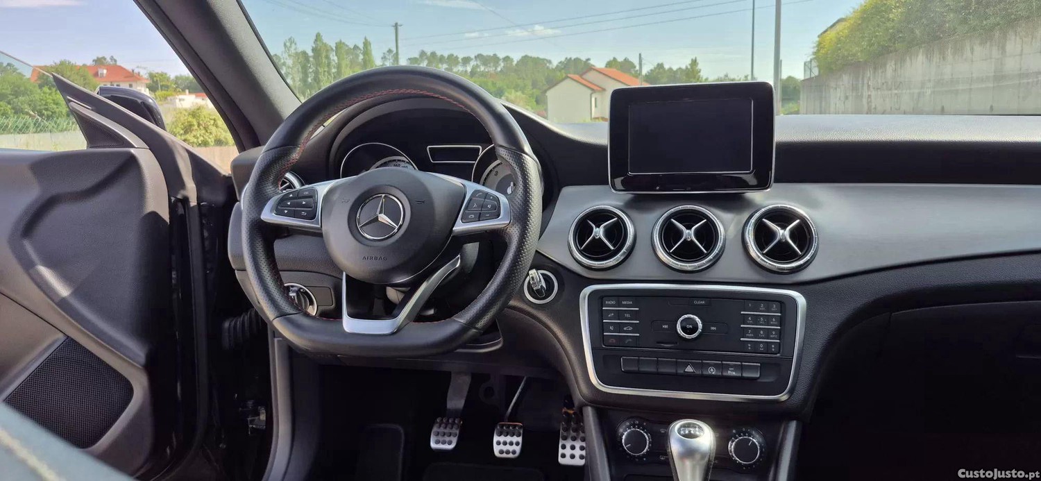 Mercedes-Benz CLA 200 D shooting brake amg line — fotografia 11