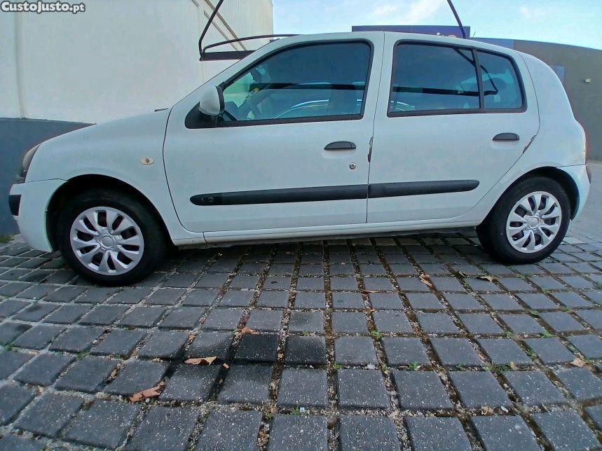 Renault Clio 1200 cm3 de 2002 — fotografia 6
