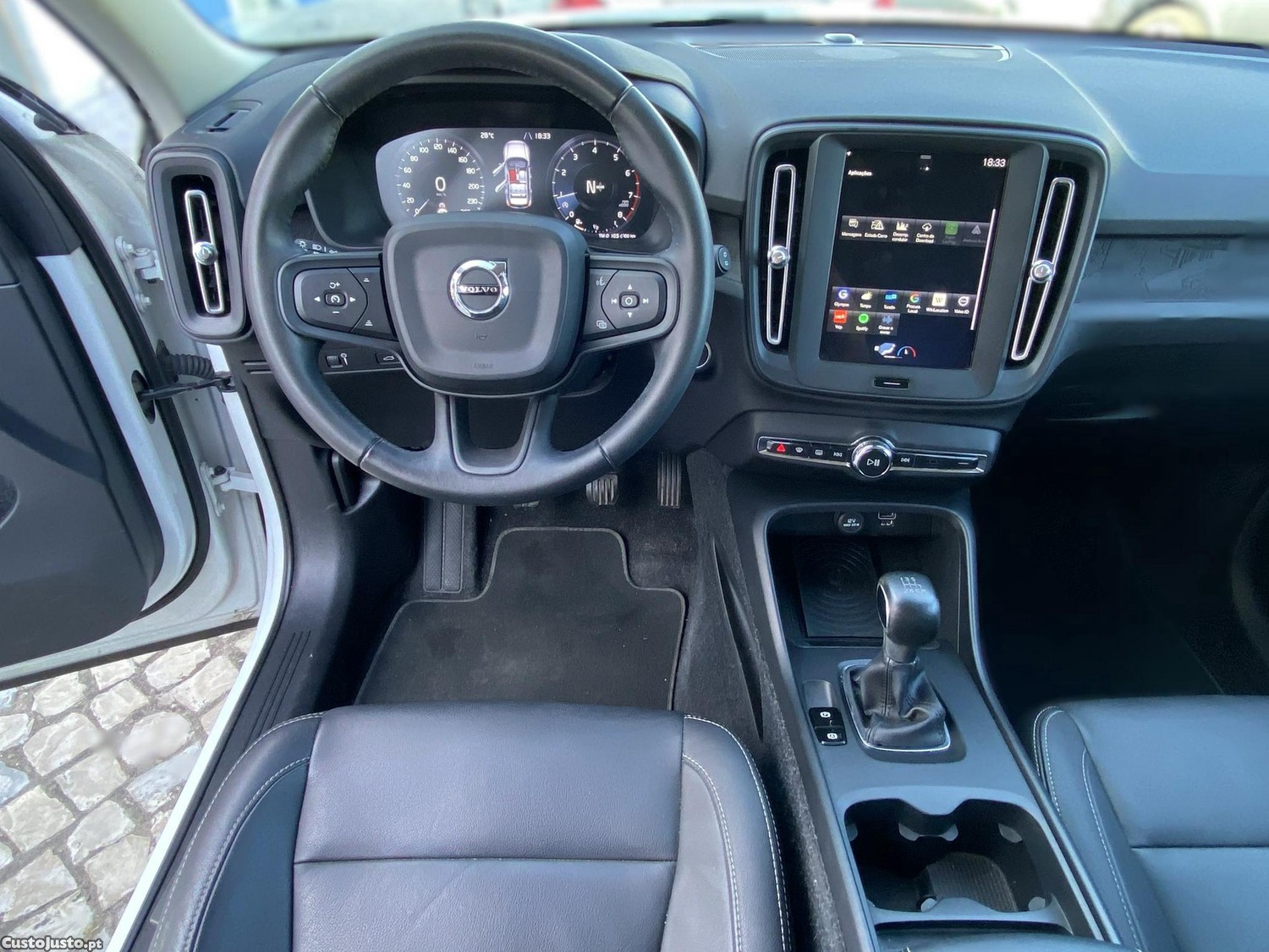 Volvo XC 40 1.5 T3 Tech Edition — fotografia 4