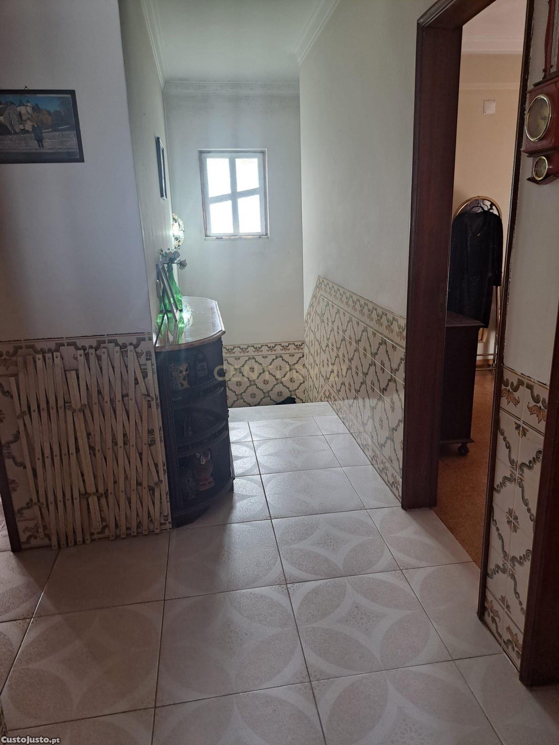 Casa T4 em Sobreda com Jardim e Garagem