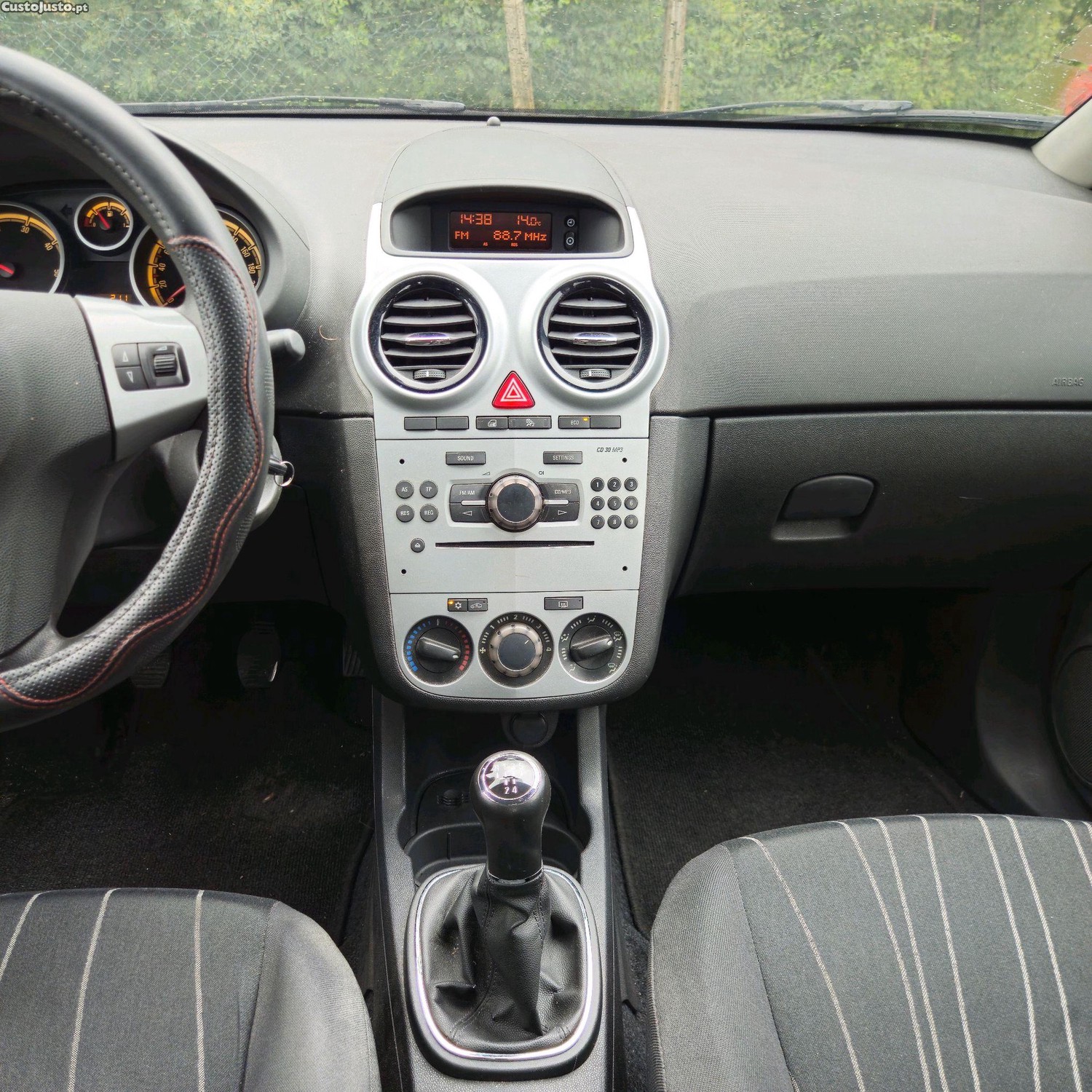 Opel Corsa 1.3 cdti — fotografia 2