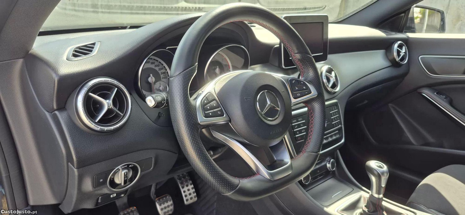 Mercedes-Benz CLA 200 D shooting brake amg line — fotografia 9