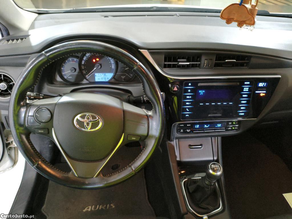 Toyota Auris 1.4 D-4D ACTIVE — fotografia 4