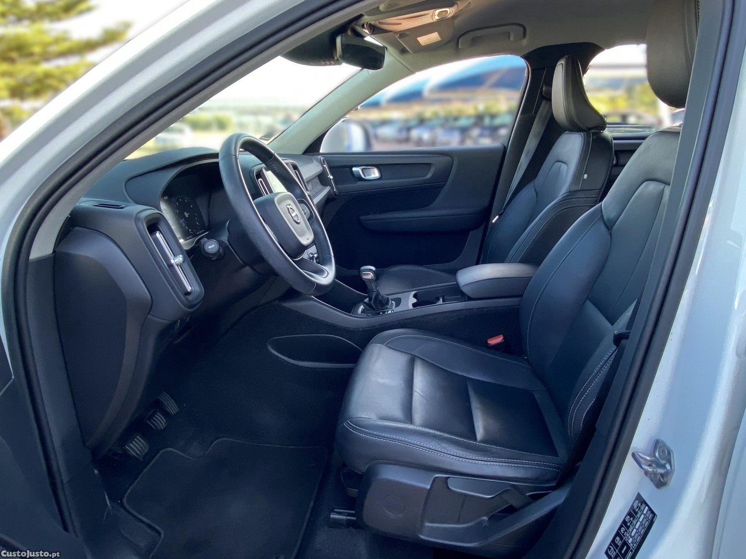 Volvo XC 40 1.5 T3 Tech Edition — fotografia 8