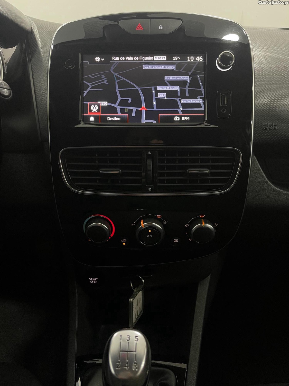 Renault Clio Sport Tourer 0.9TCE Limited — fotografia 3