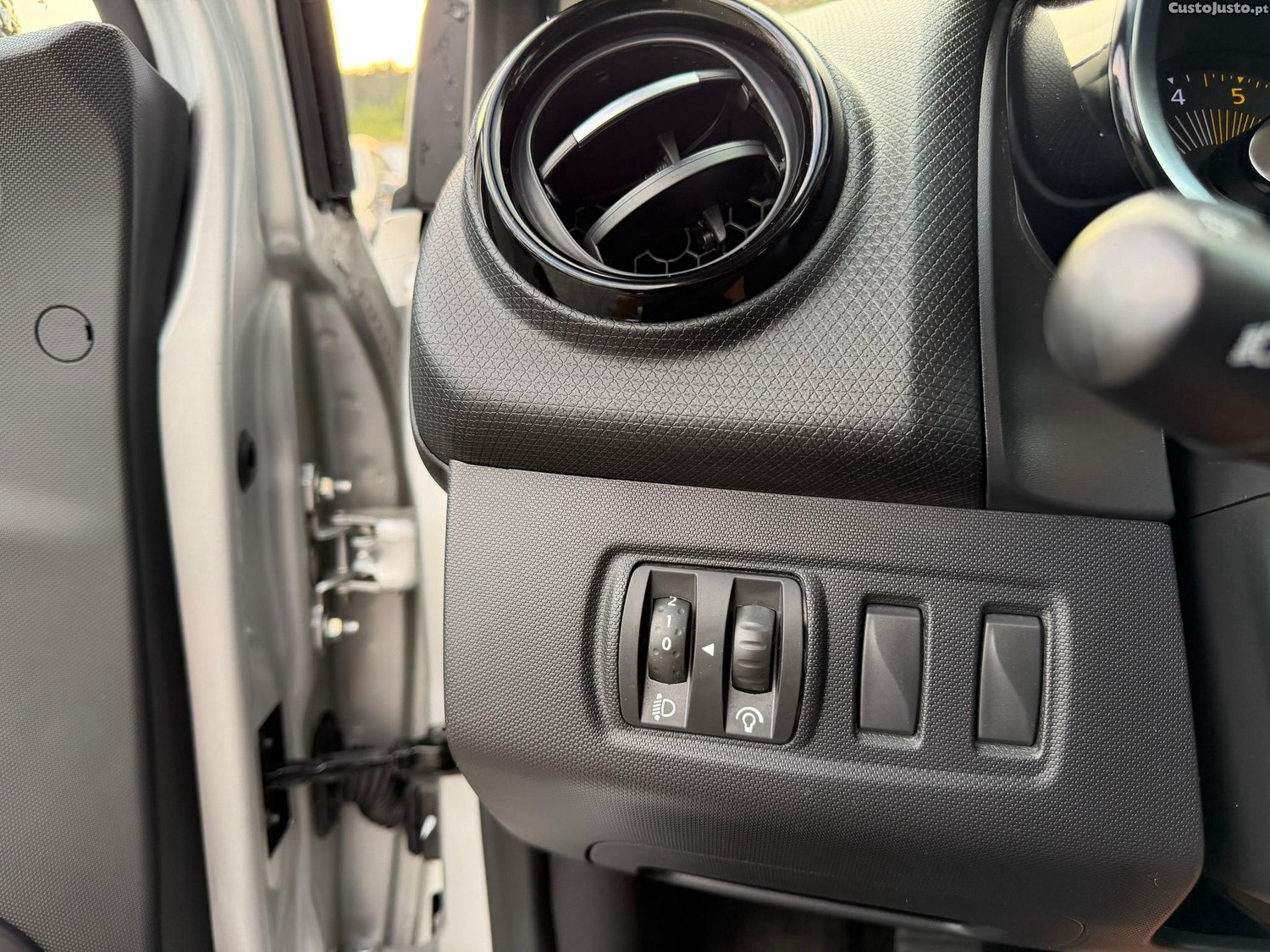 Renault Clio 1.5 dCi Dynamique S — fotografia 12