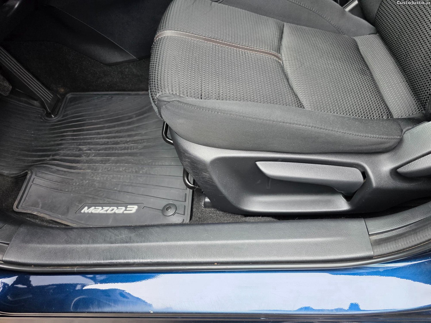 Mazda 3 1.5 SKY-D EXCELLENCE — fotografia 3