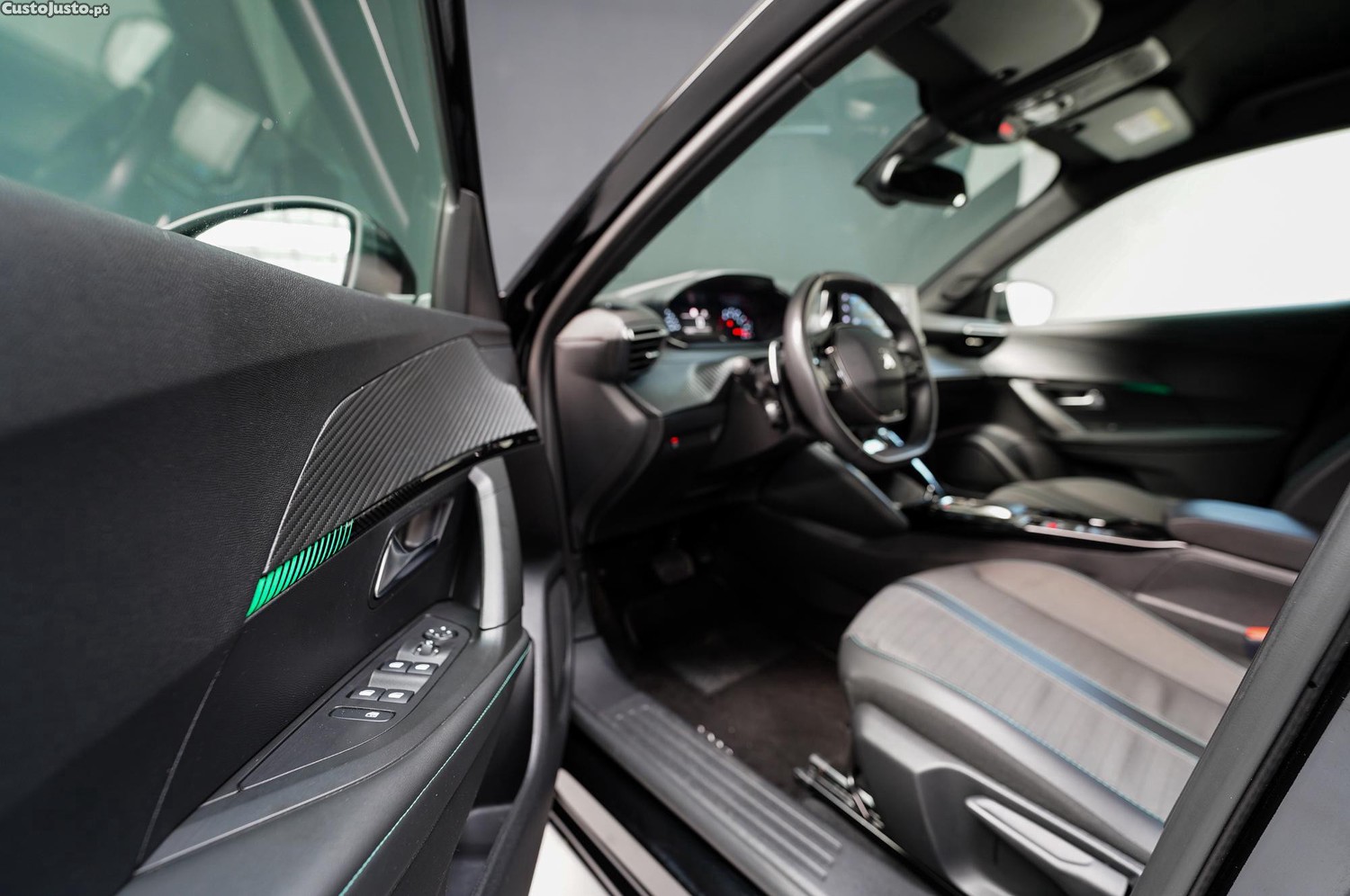 Peugeot 2008 1.2 PureTech Allure Auto. — fotografia 8