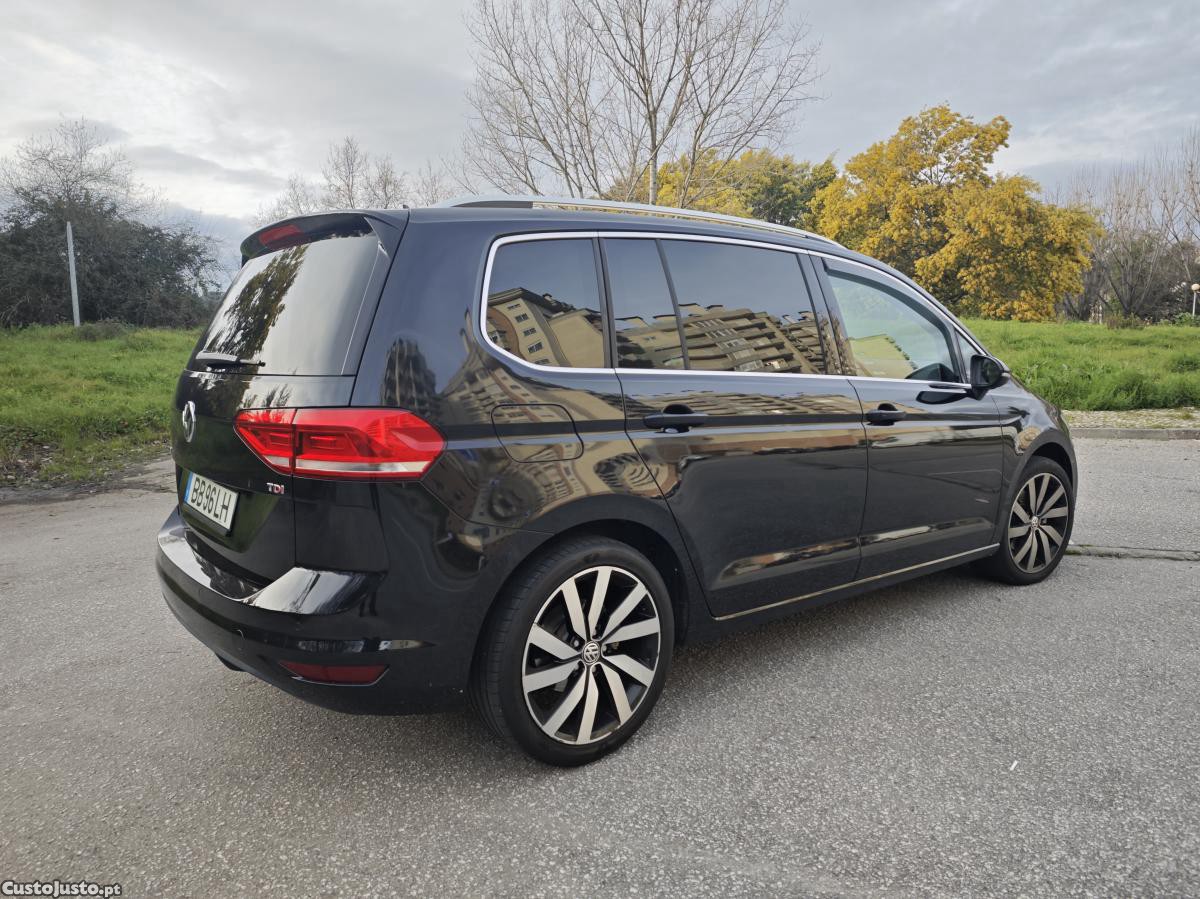 VW Touran Highline — photo 3