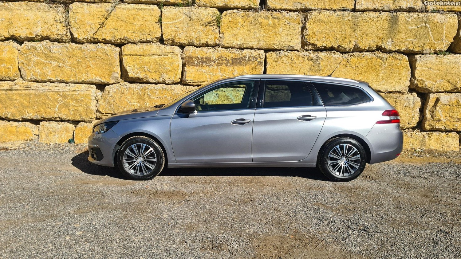Peugeot 308 SW 1.5 BlueHDi Allure — fotografia 28