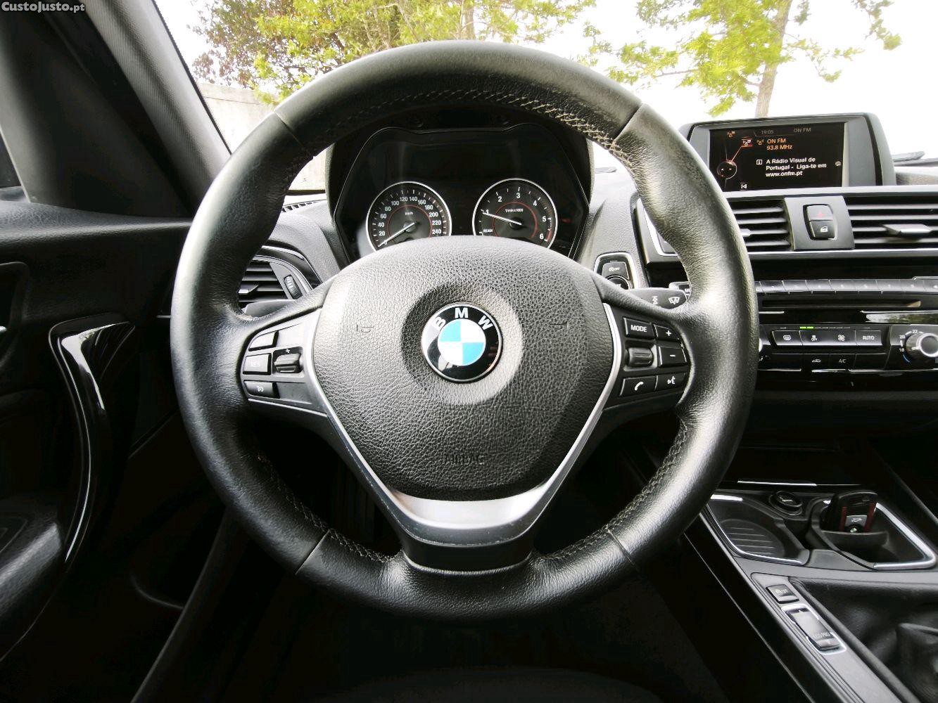 BMW 116 D Sport Line Efficient Dynamics — fotografia 4