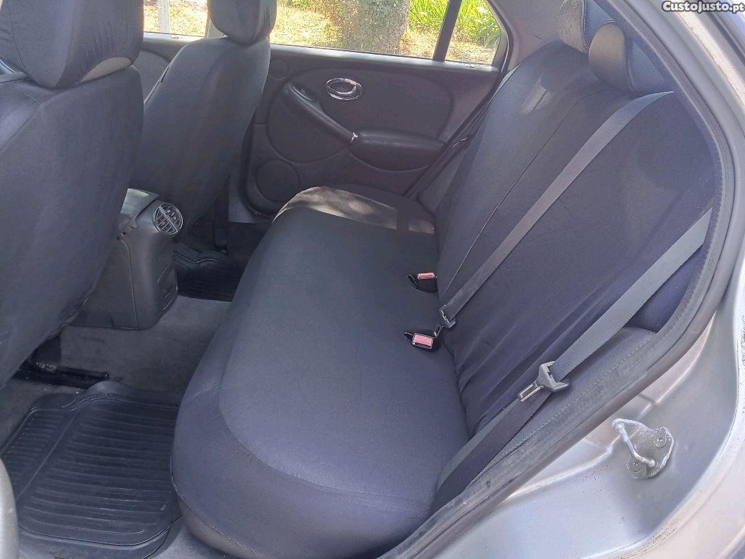MG ZT 2.0cdti 131cv motor BMW — fotografia 3
