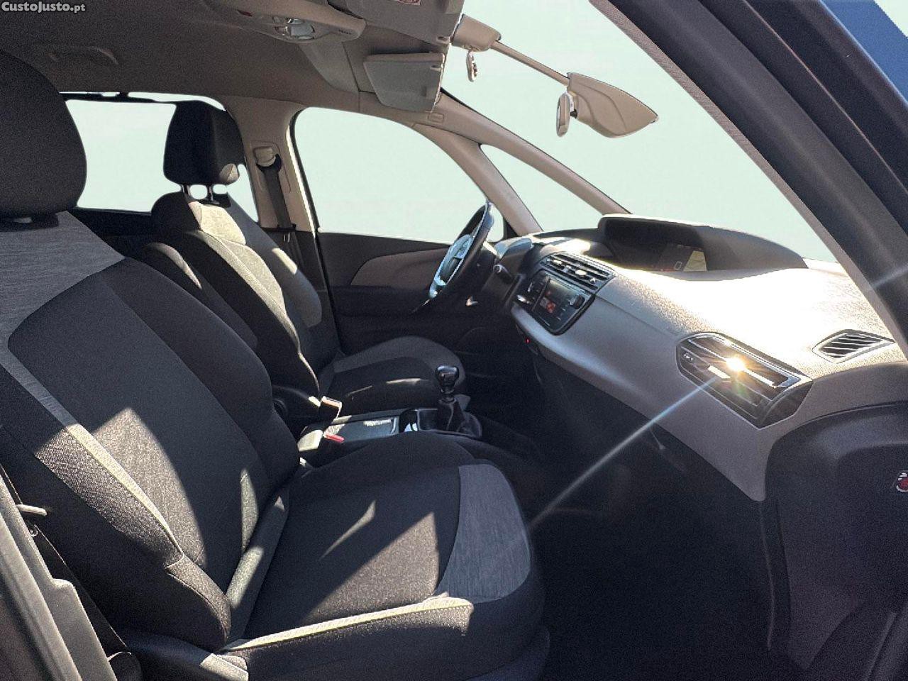 Citroën C4 Spacetourer 1.5 BlueHDi Shine — fotografia 3