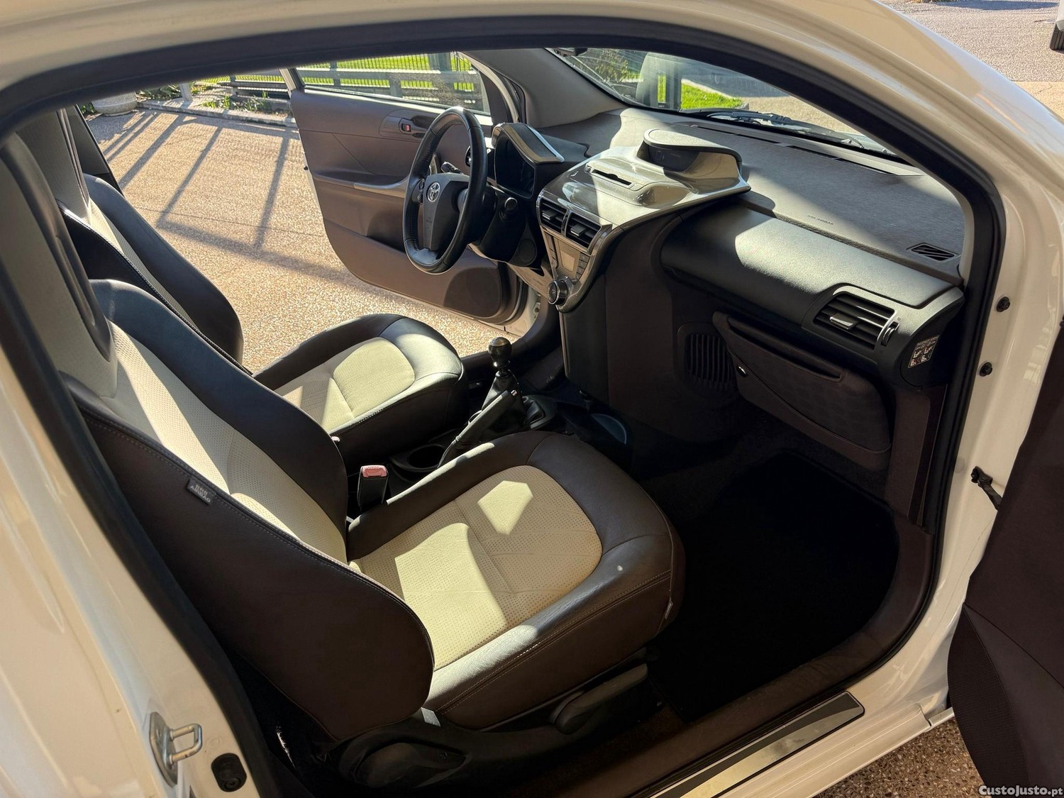 Toyota iQ 1.0 VVT-i 2 EP — fotografia 12