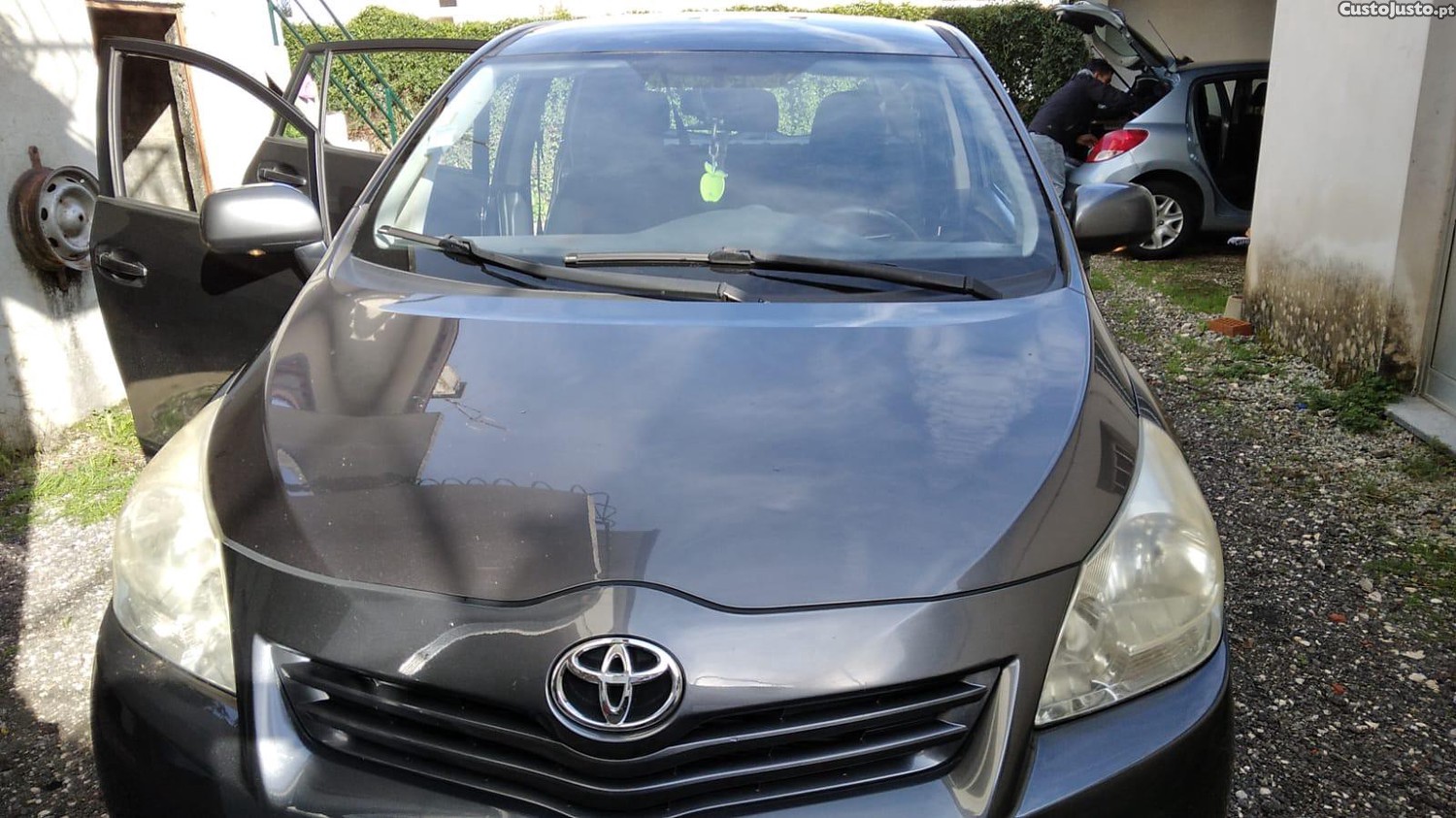 Toyota Verso 2.0 — photo 2