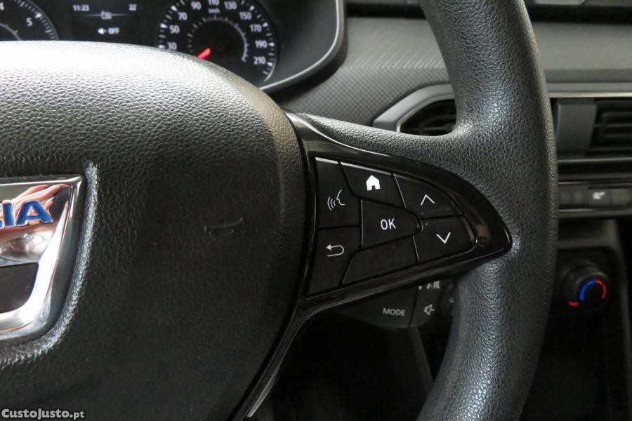 Dacia Sandero 1.0 SCe Essential — fotografia 17