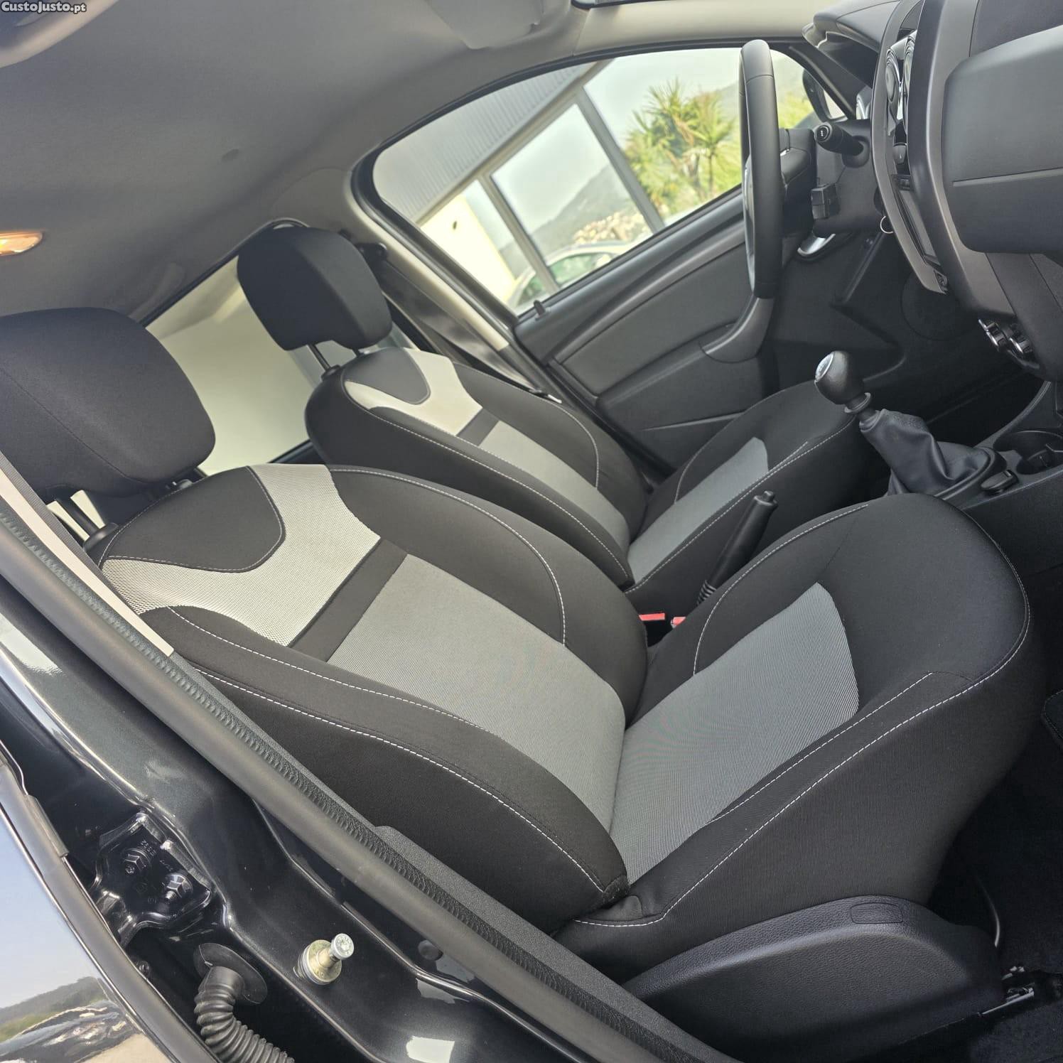 Dacia Duster 1.2 TCe SL Black Shadow — fotografia 2