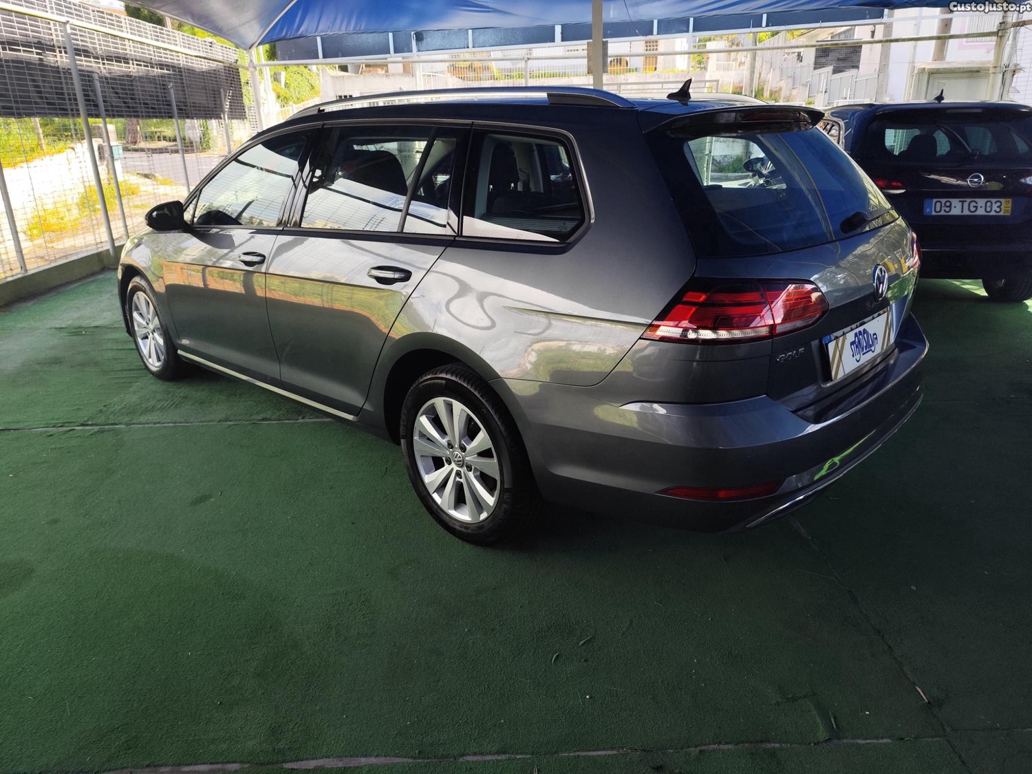 Volkswagen Golf 1.6 TDI Variant Confortline — fotografia 6