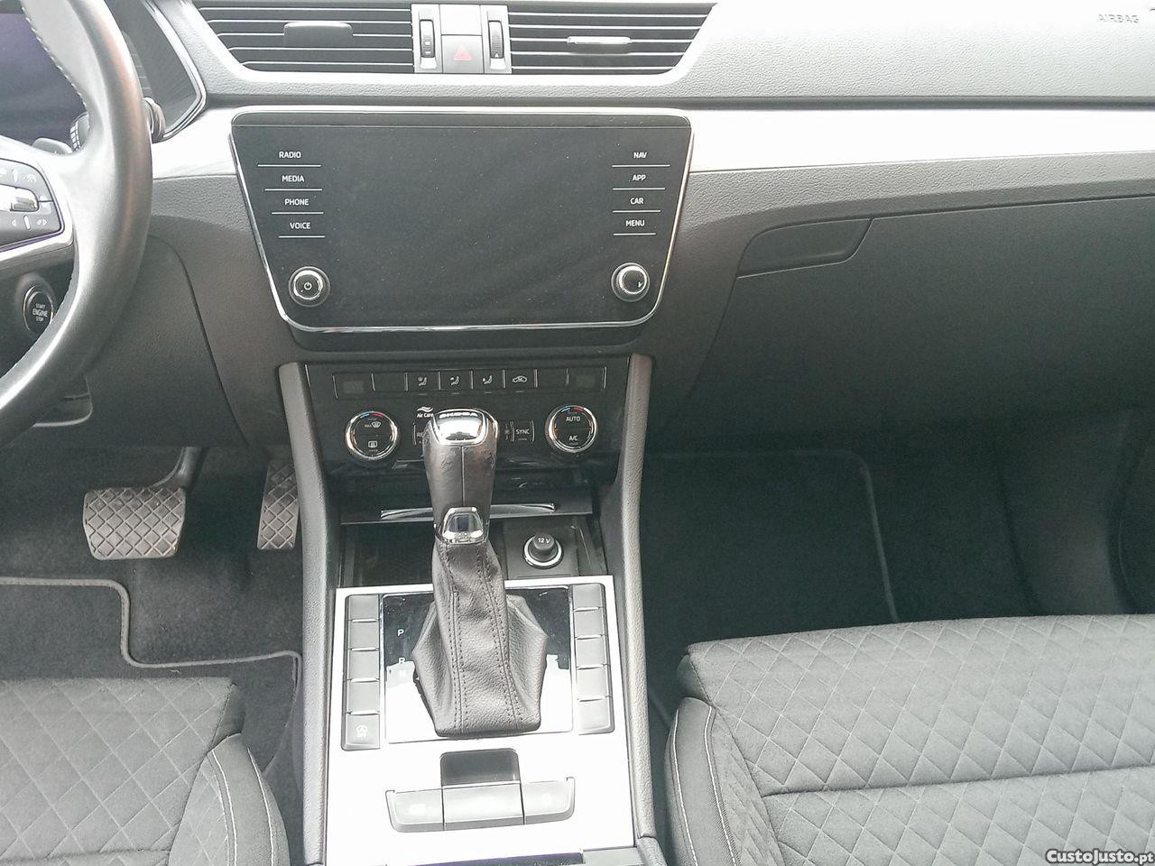 Skoda Superb Break 2.0 TDI Ambition DSG — fotografia 4