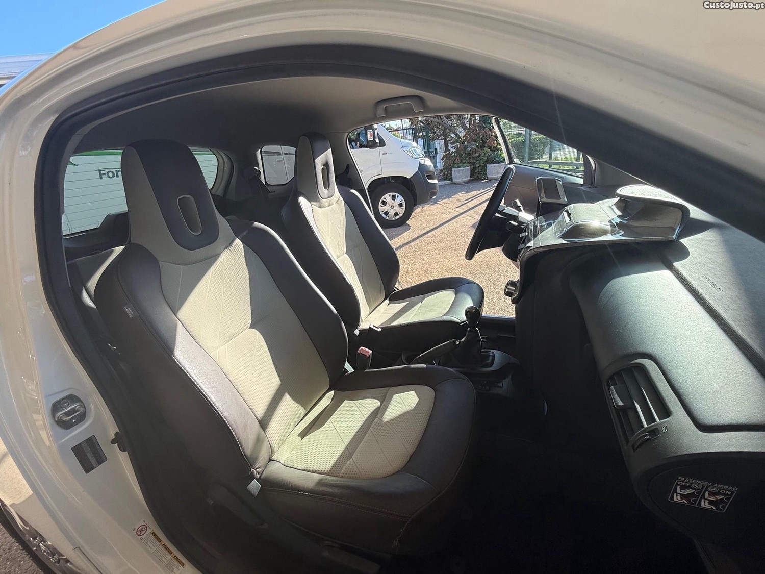 Toyota iQ 1.0 VVT-i 2 EP — fotografia 11
