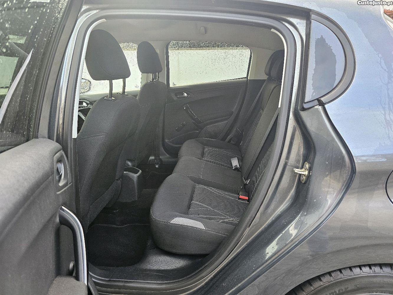 Peugeot 208 1.2 Active — fotografia 3