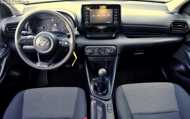 Toyota Yaris 1.0 vvt-i Confort — fotografia 3