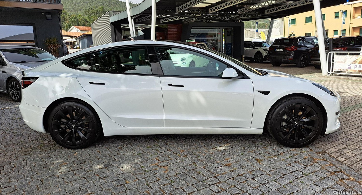 Tesla Model 3 Standard RWD Plus — fotografia 23
