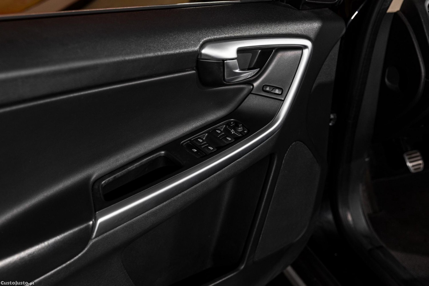 Volvo XC 60 2.0 D3 Drive R-Design — fotografia 5