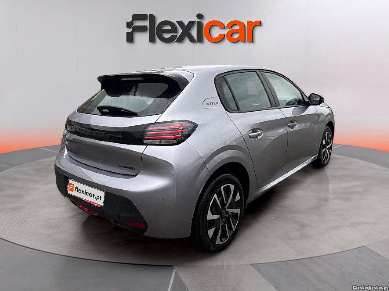 Peugeot 208 1.2 Hybrid Style e-DCS6 — fotografia 10