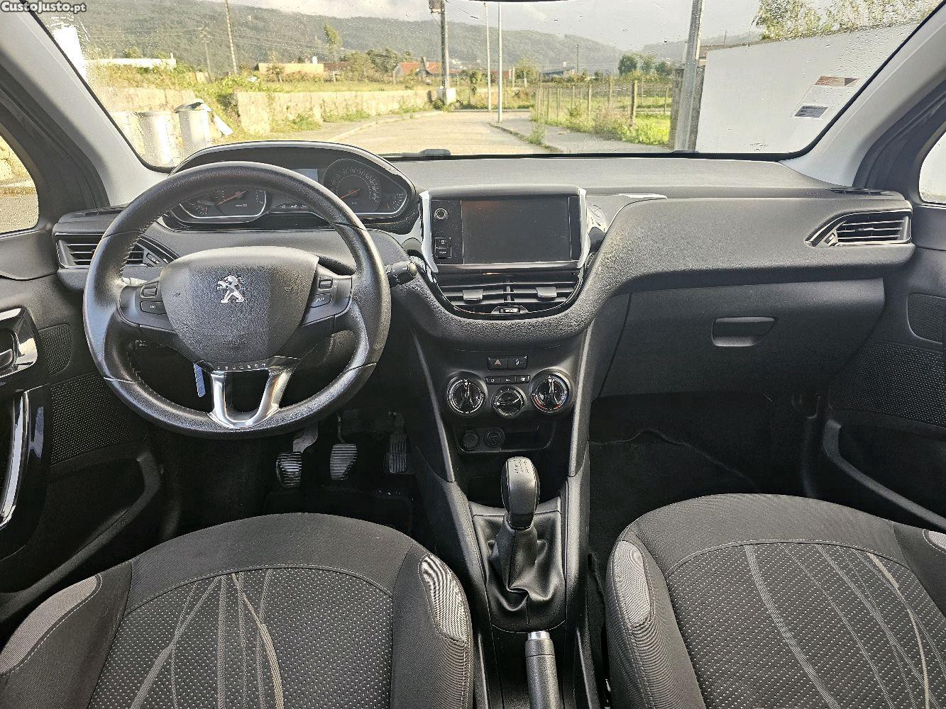 Peugeot 208 1.2 Active — fotografia 2