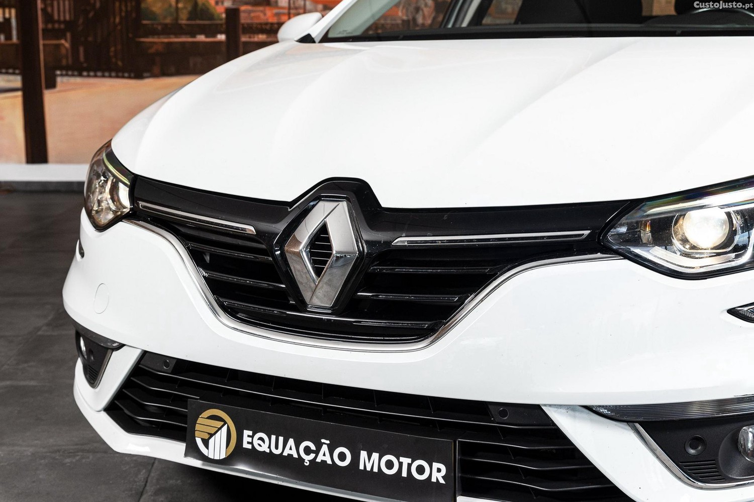 Renault Mégane Sport Tourer 1.5 dCi Limited EDC — fotografia 22