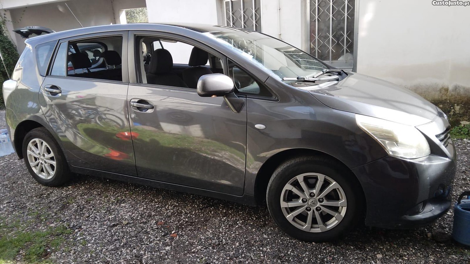 Toyota Verso 2.0 — photo 3