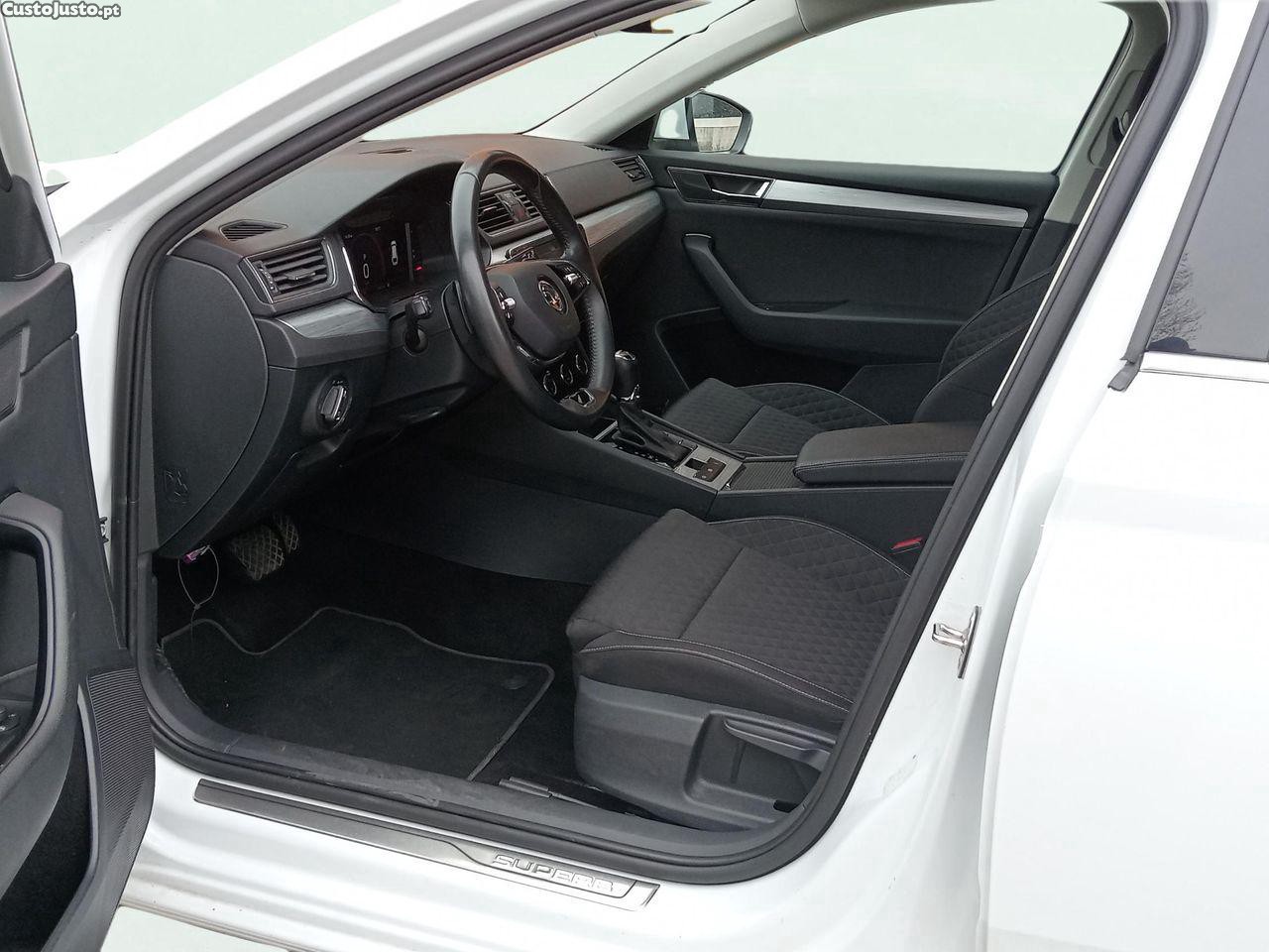 Skoda Superb Break 2.0 TDI Ambition DSG — fotografia 8
