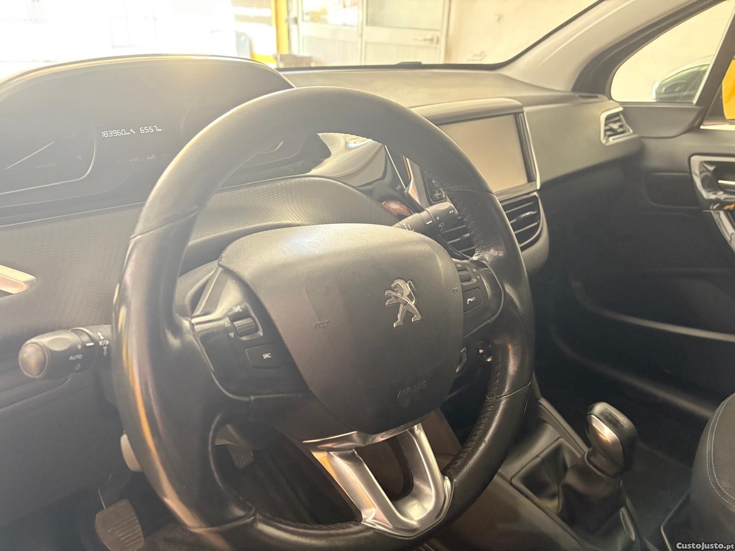 Peugeot 208 1.6 BlueHDi Style — fotografia 4