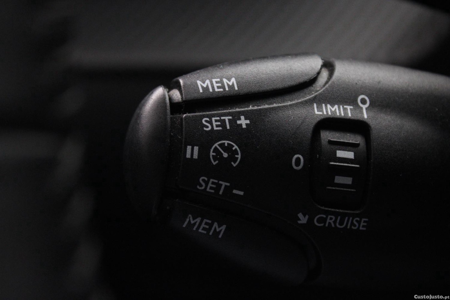 Peugeot 208 1.5 BHDI ALLURe — fotografia 18