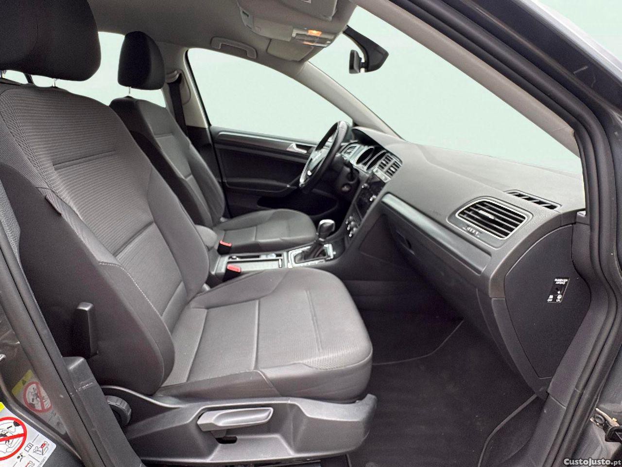Volkswagen Golf Variant 1.6 TDi Confortline DSG — fotografia 3