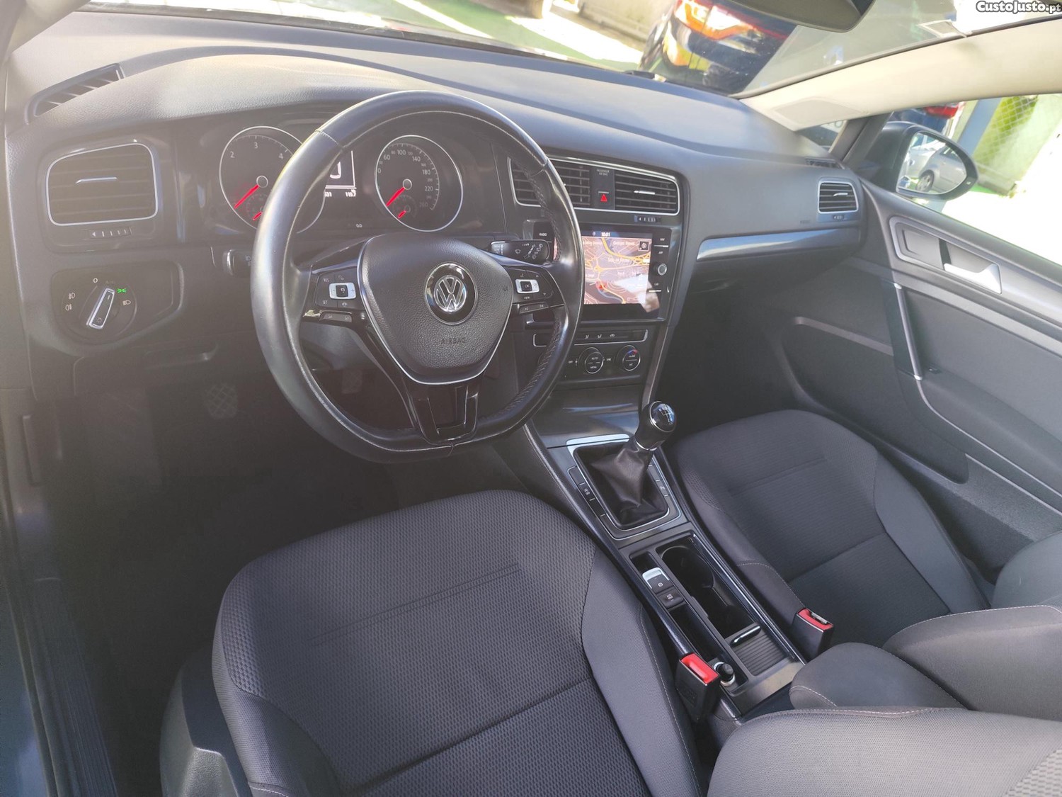 Volkswagen Golf 1.6 TDI Variant Confortline — fotografia 4