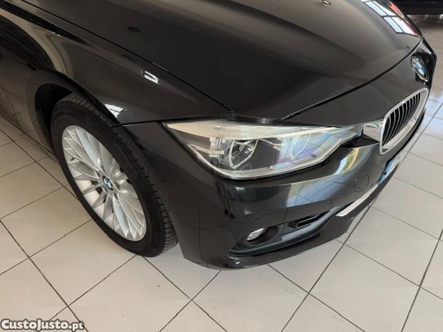 BMW 318 d Touring Auto — fotografia 12