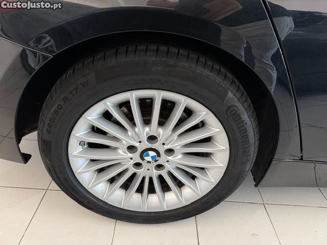BMW 318 d Touring Auto — fotografia 13
