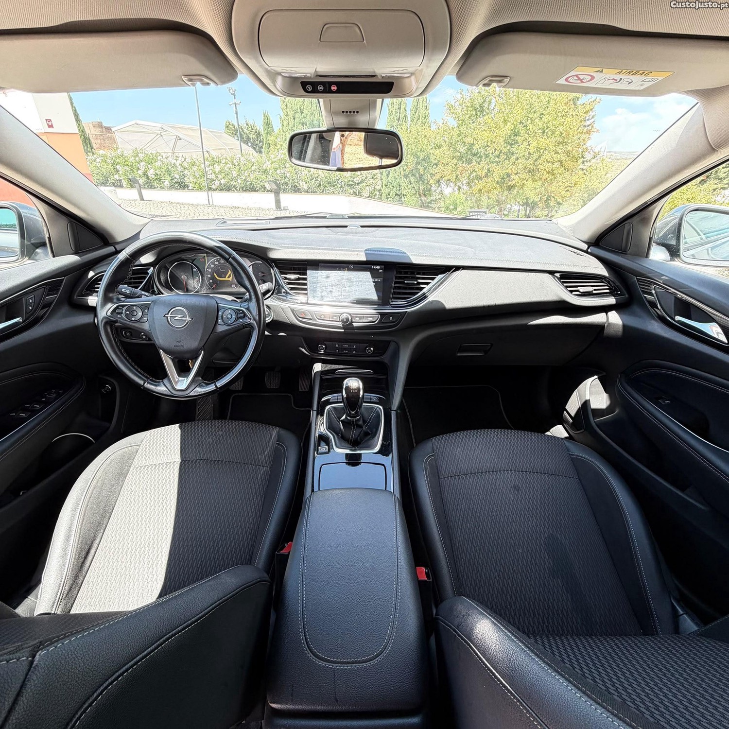 Opel Insignia Sport Tourer 1.6 innovation — fotografia 2