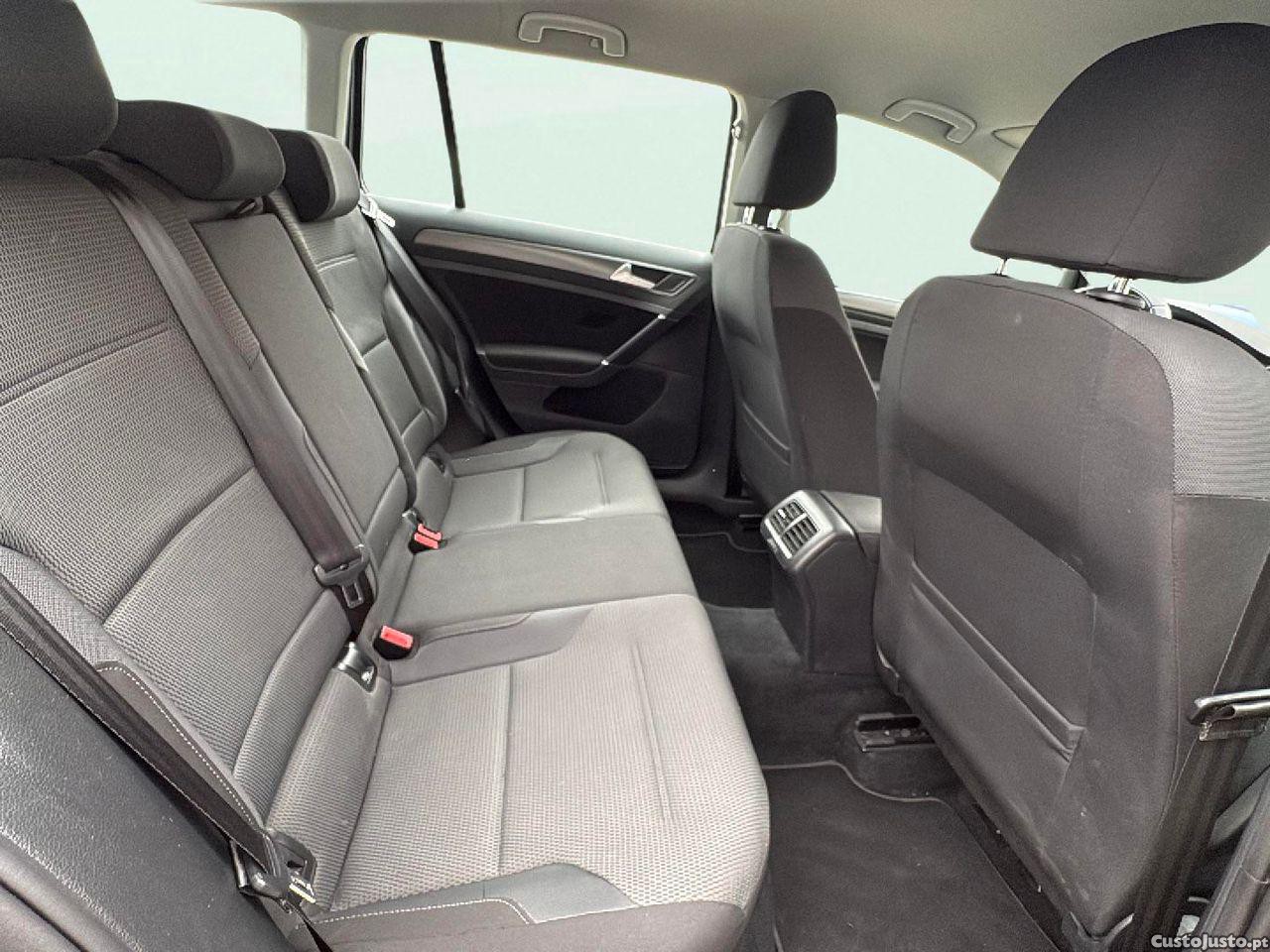 Volkswagen Golf Variant 1.6 TDi Confortline DSG — fotografia 2