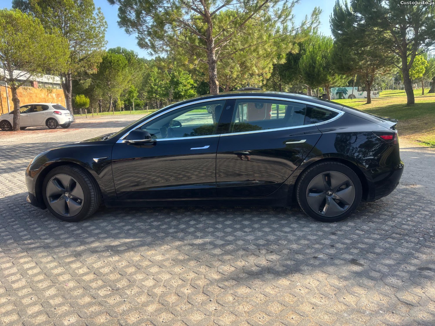 Tesla Model 3 standard range plus bateria LFP motor 320 cv — fotografia 5