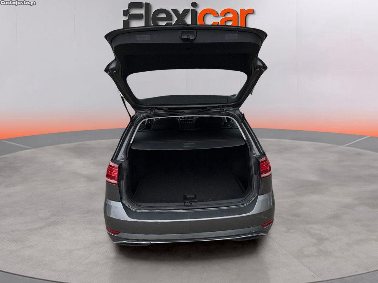 Volkswagen Golf Variant 1.6 TDi Confortline DSG — fotografia 11