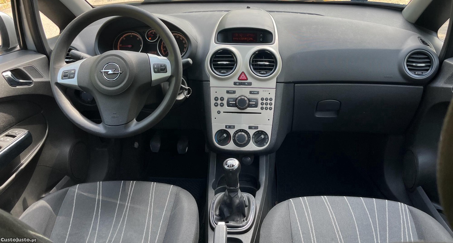 Opel Corsa 1.3 cdti Enjoy — fotografia 2