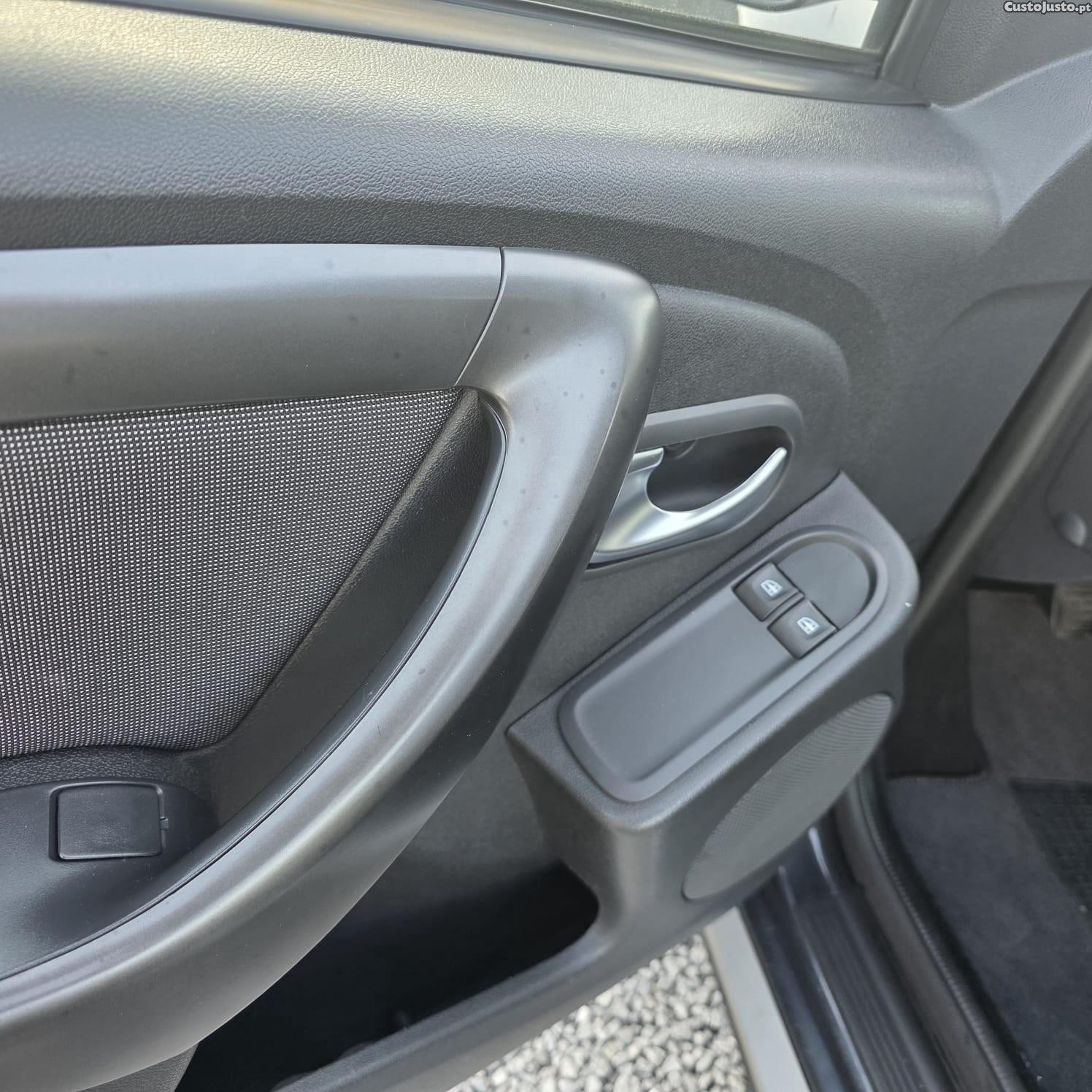 Dacia Duster 1.2 TCe SL Black Shadow — fotografia 9
